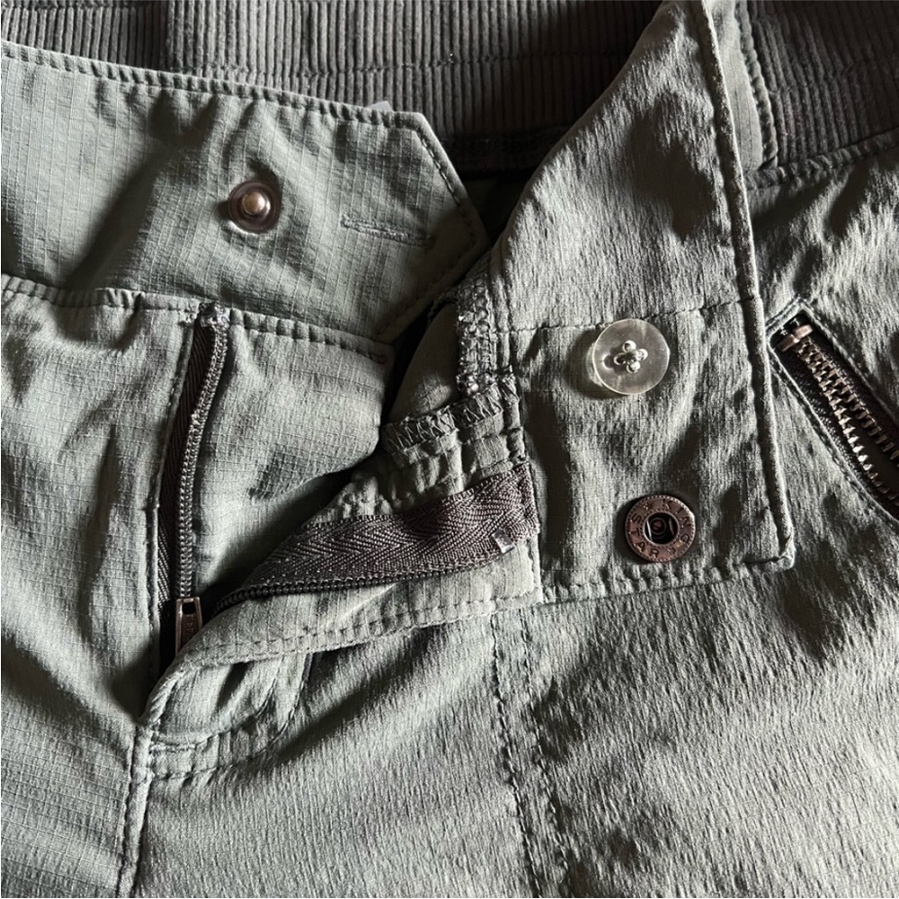 Athleta Green Cargo Shorts Relaxed Fit - Picture 2 of 6